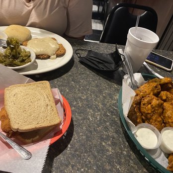 Check's Cafe - American Near Me - Louisville, Kentucky