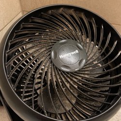 Flying J - This is the fan in the shower... by the sink so all that nice dirt can now right in your face