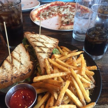 Oakfire - Pizza Near Me - Lake Geneva, Wisconsin