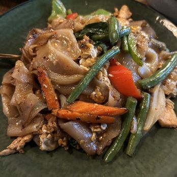Thai Nara Halal Restaurant - Pad Kee Mao - Thai Near Me - Jackson heights, New York