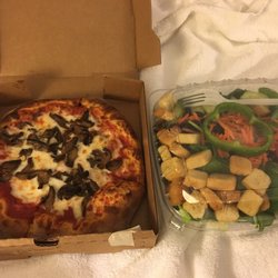 Italiana's Pizza - Super fast delivery to my hotel!