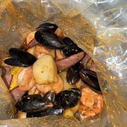 Wings & Seafood - Combo A - house special, 2x shrimp ho, black mussels