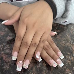 Leon Nail Salon