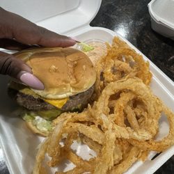 Tee Wayne's - Homemade Hamburger, add cheese Onion Rings