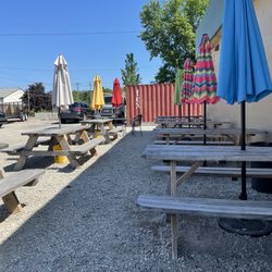 Ice House Bakery & Deli - Plenty of places to sit outside and eat