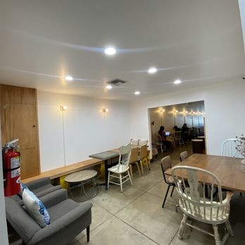 Melrose Squeeze - a dining room and living room - Juice Bars & Smoothies Near Me - Los Angeles, California Melrose Squeeze - a dining room and living room - Juice Bars & Smoothies Near Me - Los Angeles, California