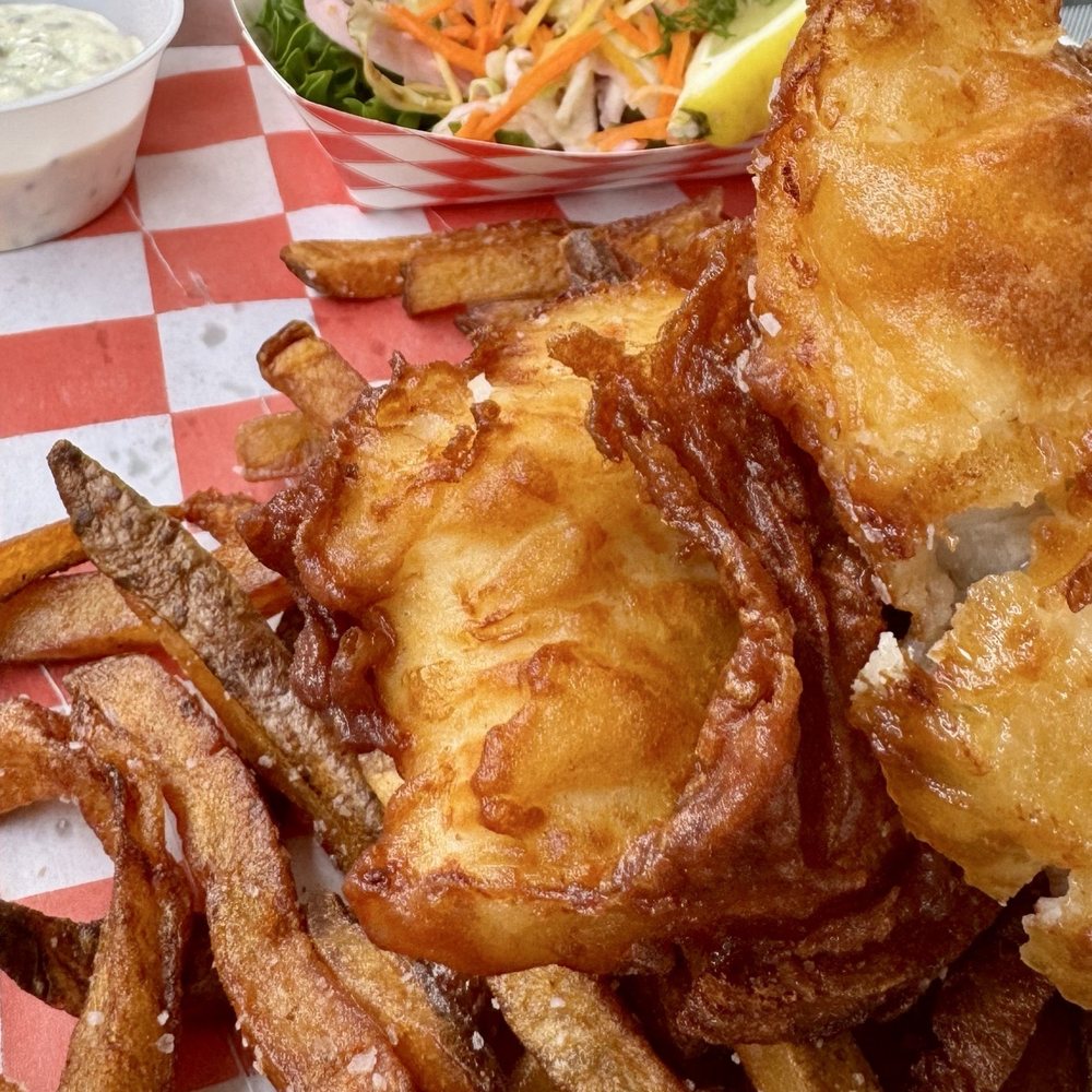 Sandpiper Cafe - fish n chips- perfectly cooked - Cafes Near Me - Vashon, Washington