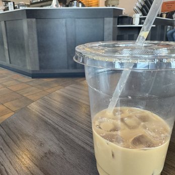 Revocup Coffee - Iced dolce le lèche latte - Coffee Roasteries Near Me - Olivette, Missouri