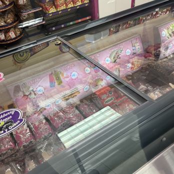Dulce Vida Ice Cream Factory - Hundreds of options. The selection here DWARFS anything at Dairy Queen, Handel's, Culver's, or Rita's - Ice Cream & Frozen Yogurt Near Me - Columbus, Ohio