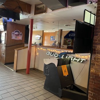 Mathew's Pub - the entrance to the restaurant - Pubs Near Me - Portland, Maine