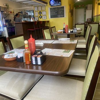 Lemon Leaf Cafe - Just an empty table - Breakfast & Brunch Near Me - Largo, Florida