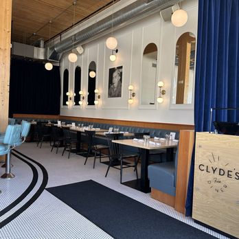 Clyde's Fine Diner - Inside - Diners Near Me - Des Moines, Iowa