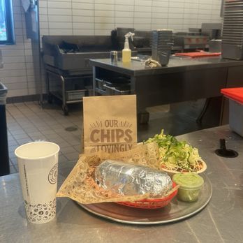 Chipotle Mexican Grill - Fast Food Near Me - Austintown, Ohio
