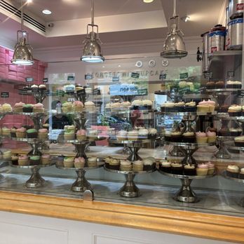 Georgetown Cupcake - April selection - Bakeries Near Me - Bethesda, Maryland