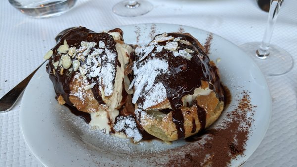 Le Petit Châtelet by null