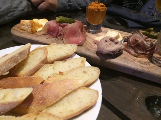 Champagne+Fromage by null