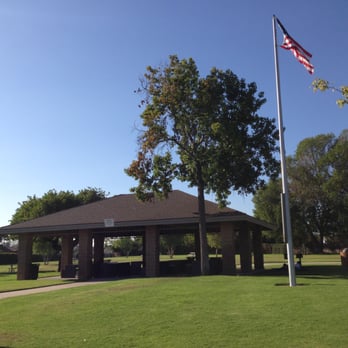 La Veta Park - Main dinning area - Parks Near Me - Orange, California