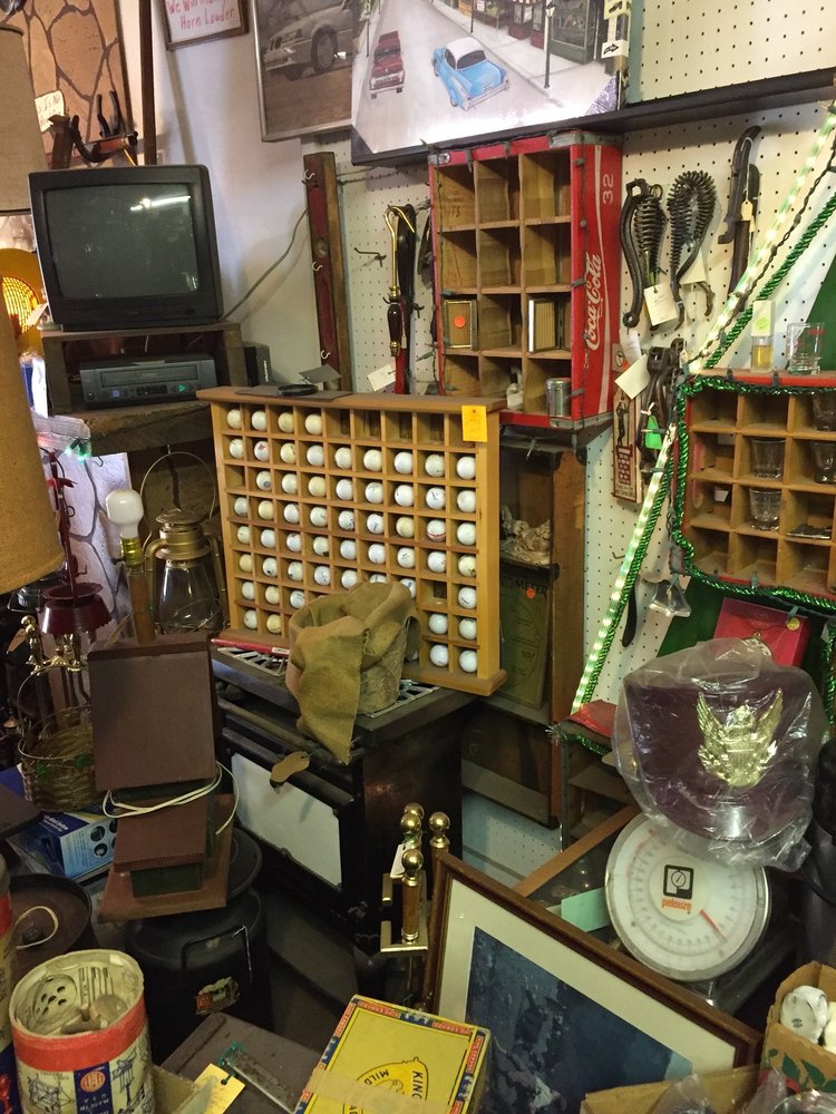 TOM’S OLD COUNTRY STORE Updated September 2024 511 Merchant St, Ambridge, Pennsylvania