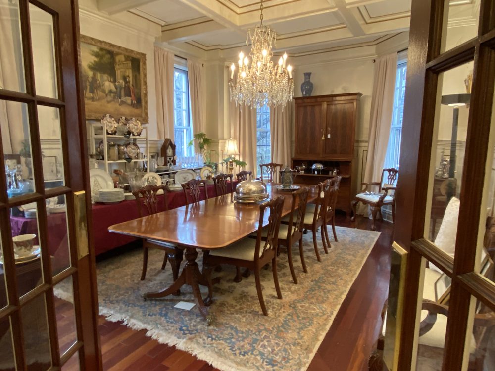 DAVIS PLACE ESTATE SALES Updated September 2024 St. Louis, Missouri