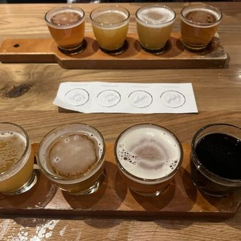 Alter Brewing + Kitchen - Beer flights - Brewpubs Near Me - Oak Brook, Illinois