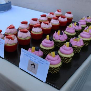 Eviedoodles Kitchen - a display of cupcakes - Desserts Near Me