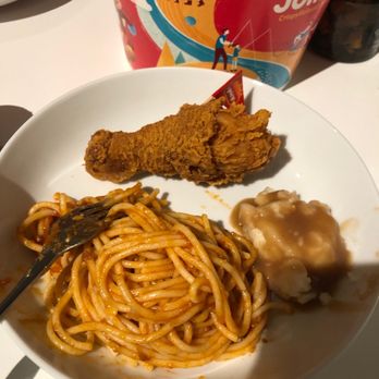 Jollibee - Spaghetti. Spicy chicken and mashed potato - Fast Food Near Me - New York, New York Jollibee - Spaghetti. Spicy chicken and mashed potato - Fast Food Near Me - New York, New York