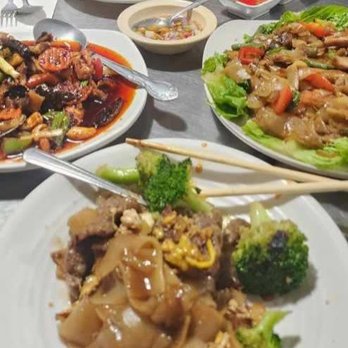 Pan Tang Restaurant - Drunken Noodles, pad see eew and chicken cashew - Thai Near Me - Tujunga, California Pan Tang Restaurant - Drunken Noodles, pad see eew and chicken cashew - Thai Near Me - Tujunga, California