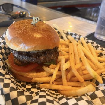 Grand Canyon Brewing + Distillery - Classic burger - Brewpubs Near Me - Flagstaff, Arizona Grand Canyon Brewing + Distillery - Classic burger - Brewpubs Near Me - Flagstaff, Arizona