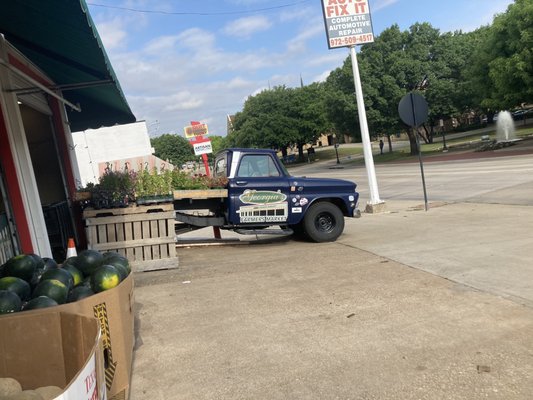 Georgia's Farmer's Market by null