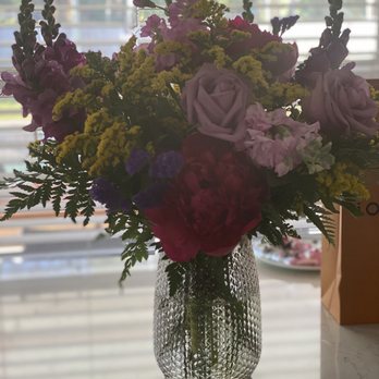 Jennie's Flowers - Designers Choice Masterpiece - Florists Near Me - Tampa, Florida