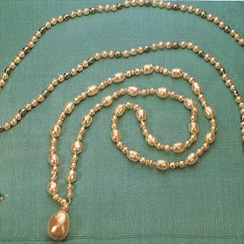 Jeanne Danjou - Création de Louis Rousselet pour la boutique Chanel en 1948 - Jewelry Near Me - Paris, 75 Jeanne Danjou - Création de Louis Rousselet pour la boutique Chanel en 1948 - Jewelry Near Me - Paris, 75