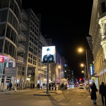 Checkpoint Charlie - The surround - Landmarks & Historical Buildings Near Me - Berlin, BE