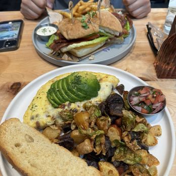 Sweet Maple - Omelet and BLT - Breakfast & Brunch Near Me - Palo Alto, California Sweet Maple - Omelet and BLT - Breakfast & Brunch Near Me - Palo Alto, California