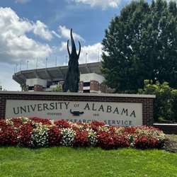Alabama Car Service - Transportation between Birmingham Shuttlesworth International Airport and University of Alabama in Tuscaloosa