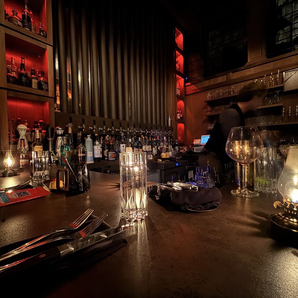 Gaslamp - Bar seating - Steakhouses Near Me - Kailua, Hawaii Gaslamp - Bar seating - Steakhouses Near Me - Kailua, Hawaii