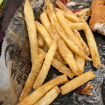 Wings Etc - Dry overcooked cold fries - Sports Bars Near Me - Kalamazoo, Michigan