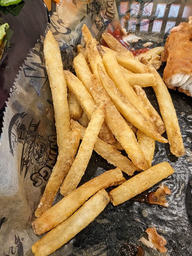 WINGS ETC Updated September 2024 101 Photos & 66 Reviews 6740 Seeco Dr, Kalamazoo