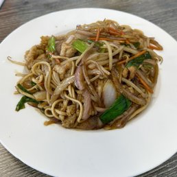 Stir-Fried Noodles with Chicken Stir-Fried Noodles with Chicken