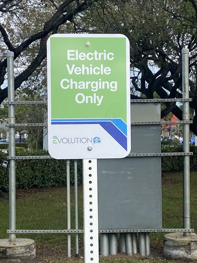 FPL EVOLUTION CHARGING STATION Updated September 2024 670 E Oakland