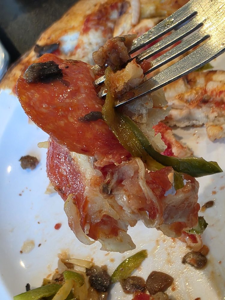 Lil' Cucci’s Pizzeria Logo