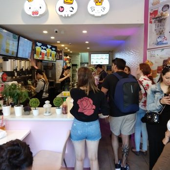 ViVi Bubble Tea - Line on a nice Sunday afternoon - Bubble Tea Near Me - New York, New York