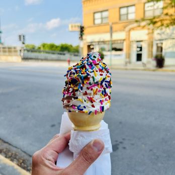 HOLE IN THE WALL CUSTARD SHOPPE - TEMP. CLOSED - Updated February