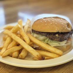 Apollo Super Burgers - Cheeseburger & fries
