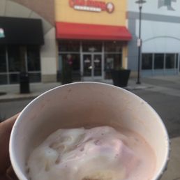 $9.35 for too many toppings.... righhtttt.... $9.35 for too many toppings.... righhtttt....