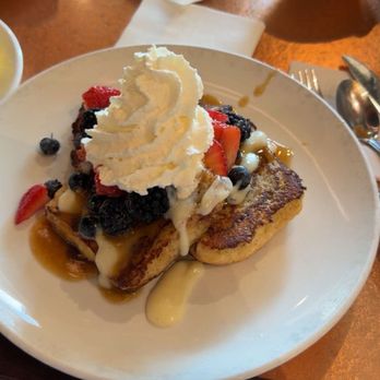 Another Broken Egg Cafe - Cinnamon roll French toast - Breakfast & Brunch Near Me - Nashville, Tennessee