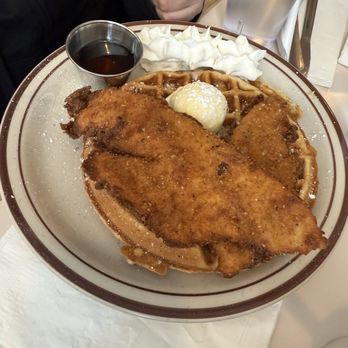 The Mont - Chicken and Waffle - Breakfast & Brunch Near Me - Portland, Oregon The Mont - Chicken and Waffle - Breakfast & Brunch Near Me - Portland, Oregon