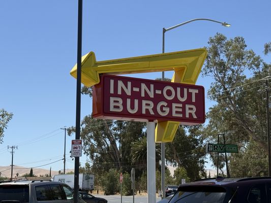 In-N-Out Burger by null