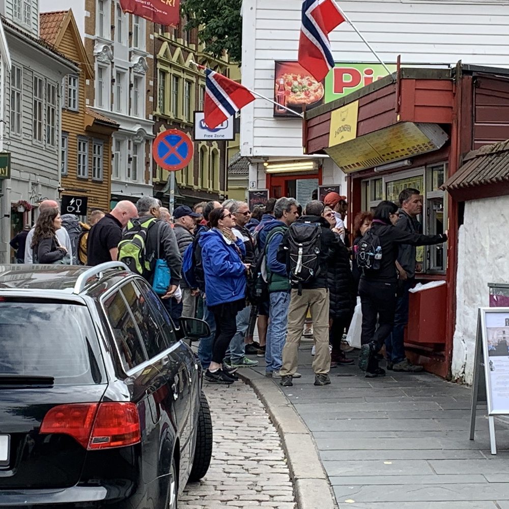 Trekroneren - Gets a little crazy on a Sunday at Lunch - Hot Dogs Near Me - Bergen, 12 Trekroneren - Gets a little crazy on a Sunday at Lunch - Hot Dogs Near Me - Bergen, 12