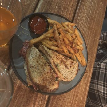 Vibrissa Beer - Ruben - Breweries Near Me - Front Royal, Virginia