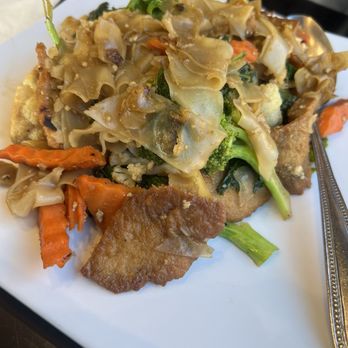 Ve Station - Pad See U w/ soy chicken - Vegan Near Me - Sherman Oaks, California Ve Station - Pad See U w/ soy chicken - Vegan Near Me - Sherman Oaks, California